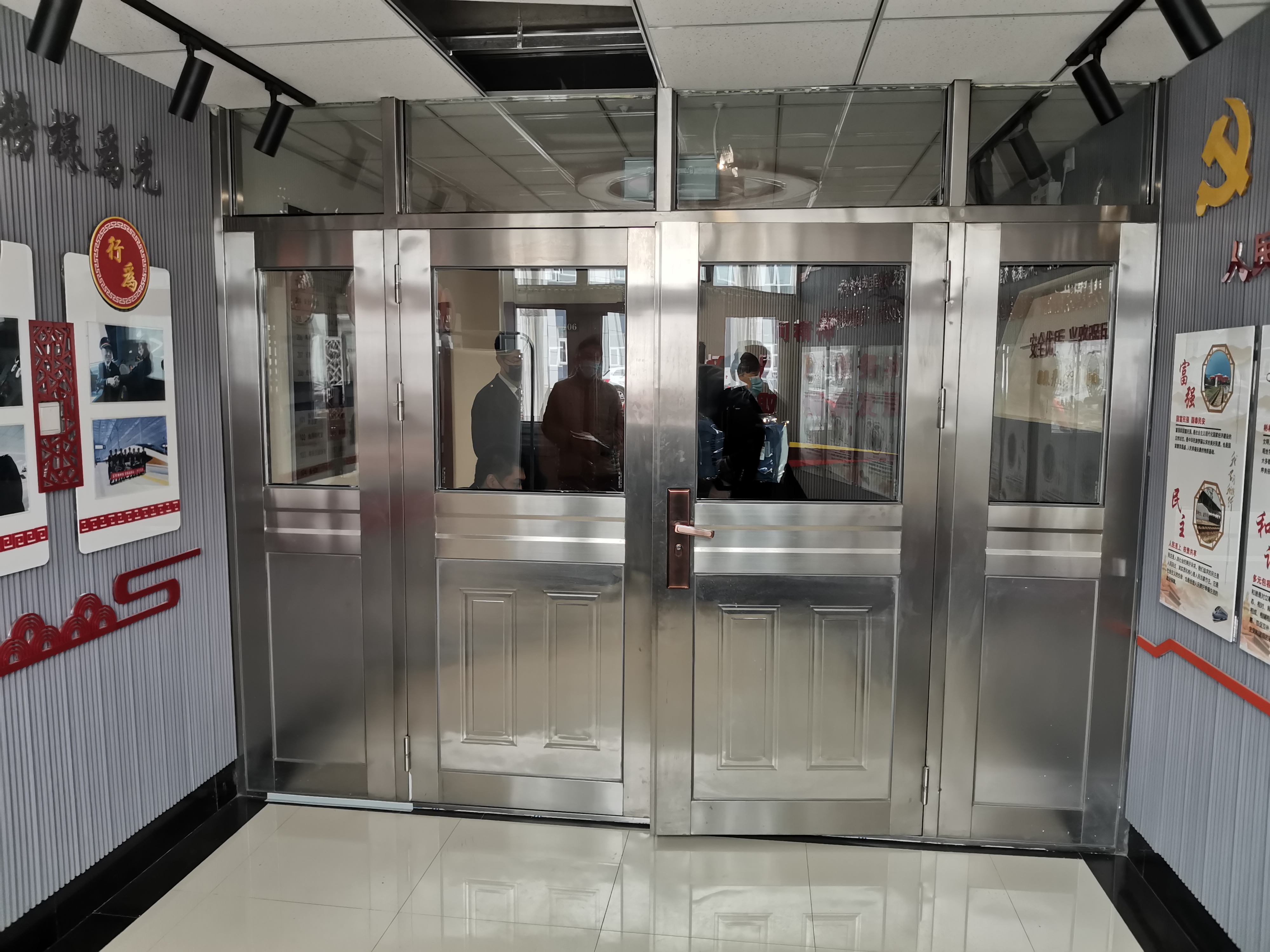 清河办公门改造后